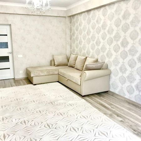 Center Apartment On Albisoara Street Chişinau Exteriör bild