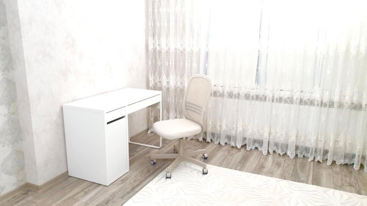 Center Apartment On Albisoara Street Chişinau Exteriör bild