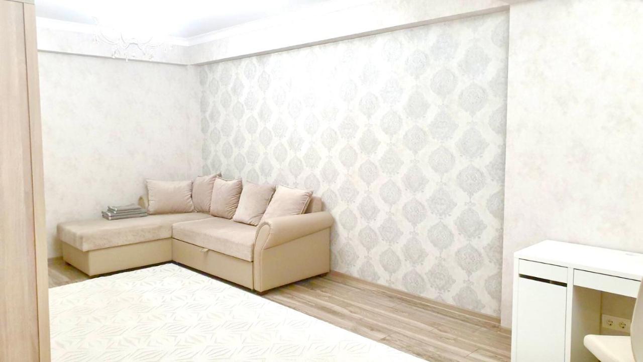 Center Apartment On Albisoara Street Chişinau Exteriör bild