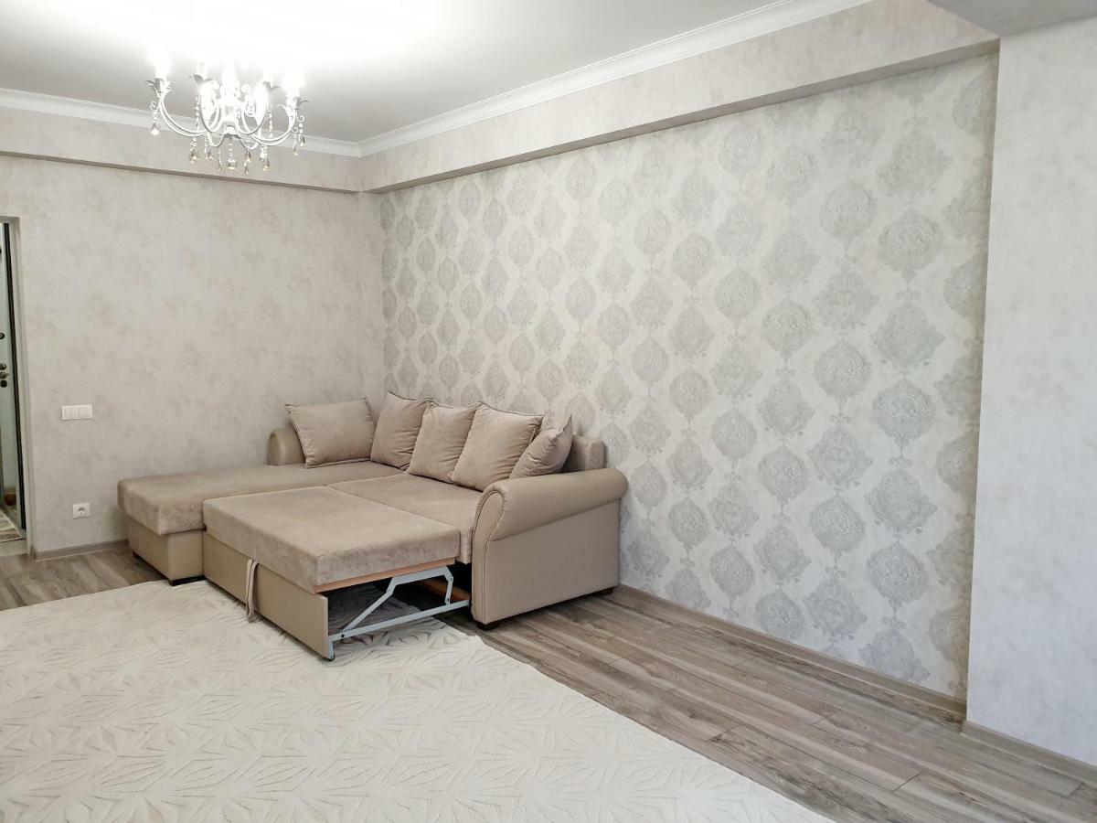 Center Apartment On Albisoara Street Chişinau Exteriör bild