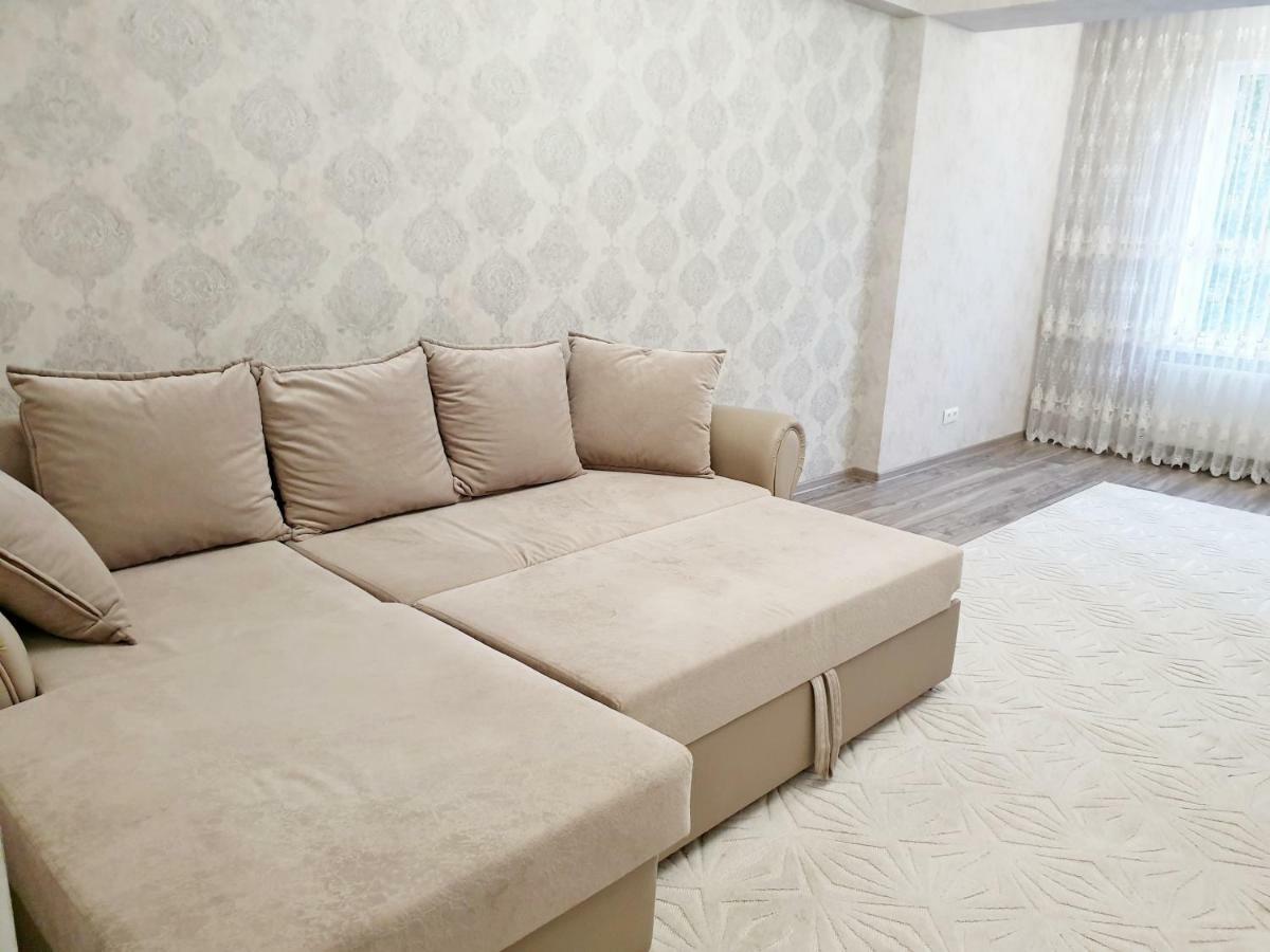 Center Apartment On Albisoara Street Chişinau Exteriör bild