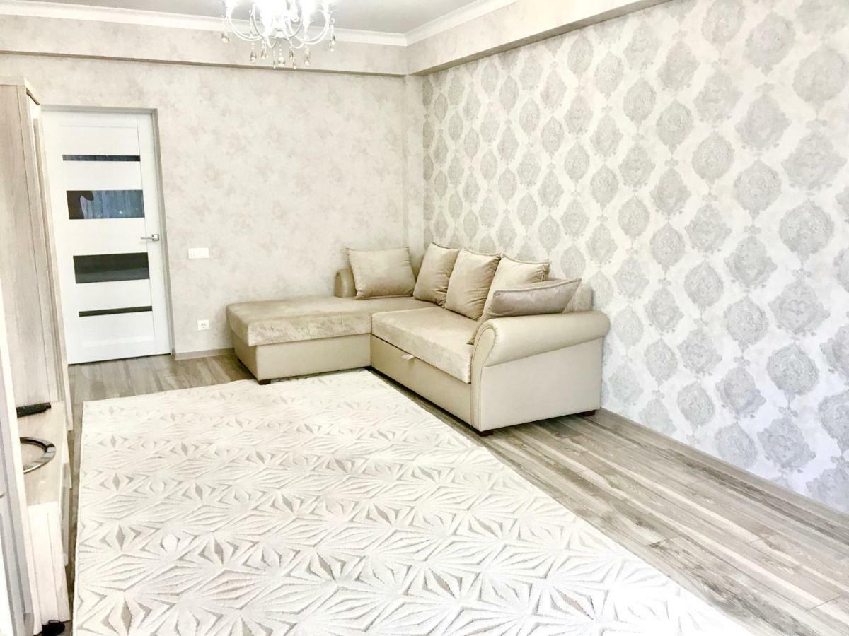 Center Apartment On Albisoara Street Chişinau Exteriör bild