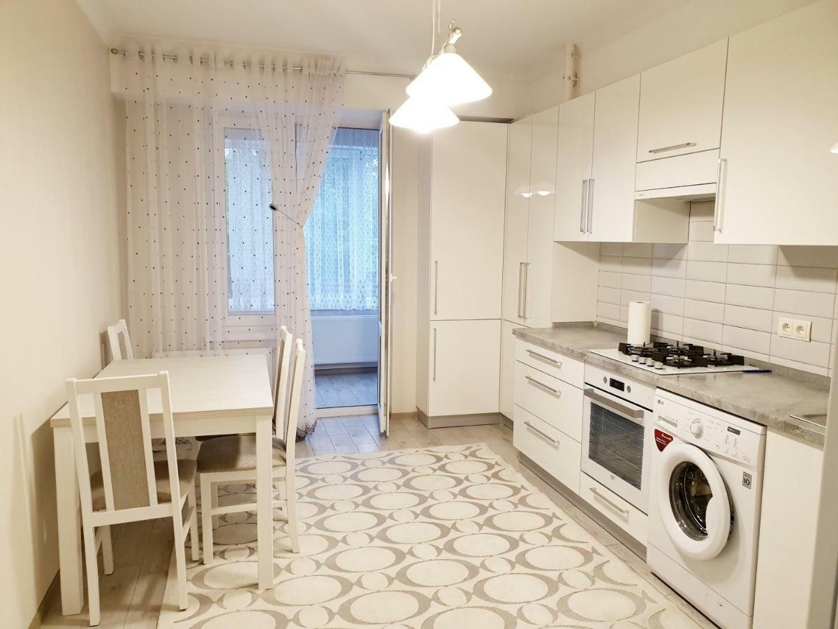 Center Apartment On Albisoara Street Chişinau Exteriör bild