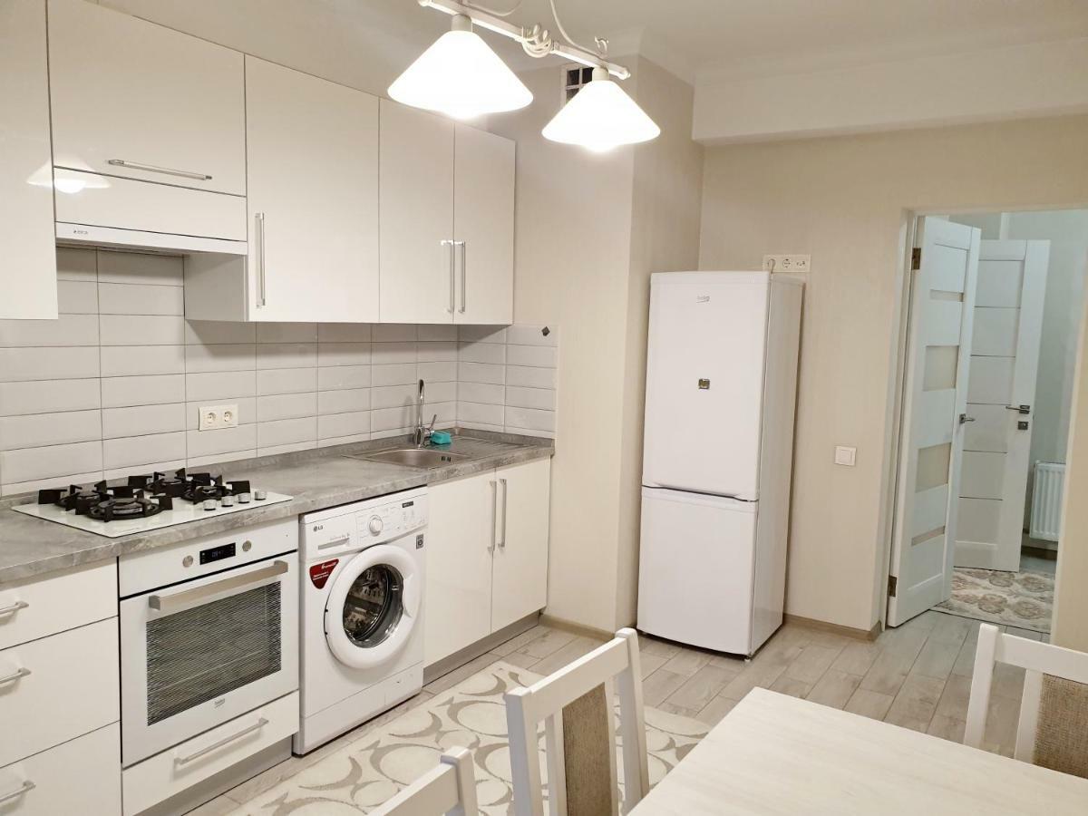 Center Apartment On Albisoara Street Chişinau Exteriör bild