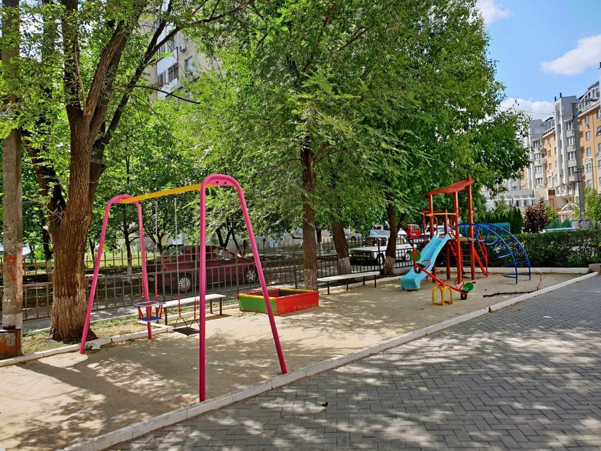 Center Apartment On Albisoara Street Chişinau Exteriör bild