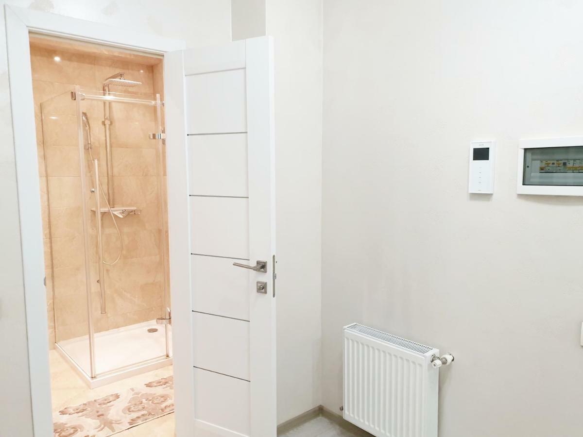 Center Apartment On Albisoara Street Chişinau Exteriör bild