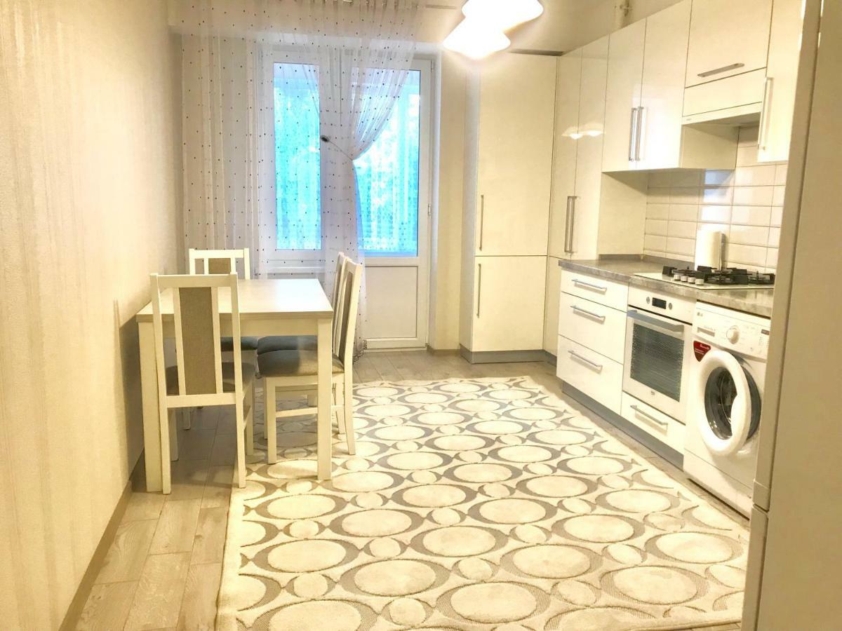 Center Apartment On Albisoara Street Chişinau Exteriör bild